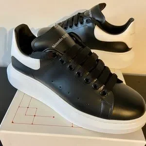 Alexander McQueen’s Mens Leather Platform Sneakers size 8.5. Buy now! Alexander Mcqueen Oversized Platform Sneakers Leather 44/11  main image 2